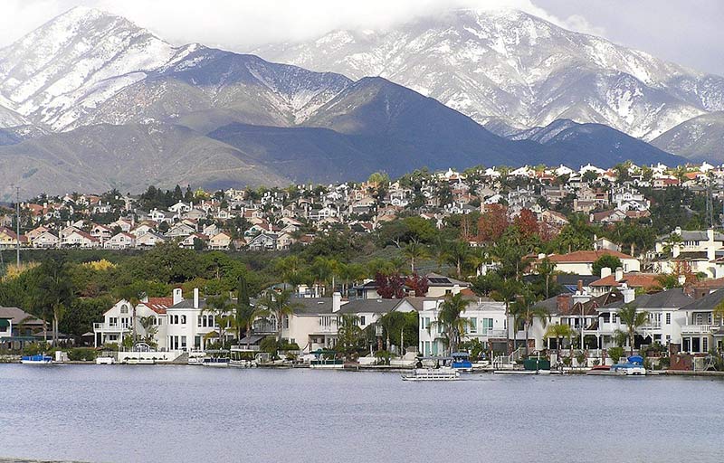 city of mission viejo surrounded by mountains 